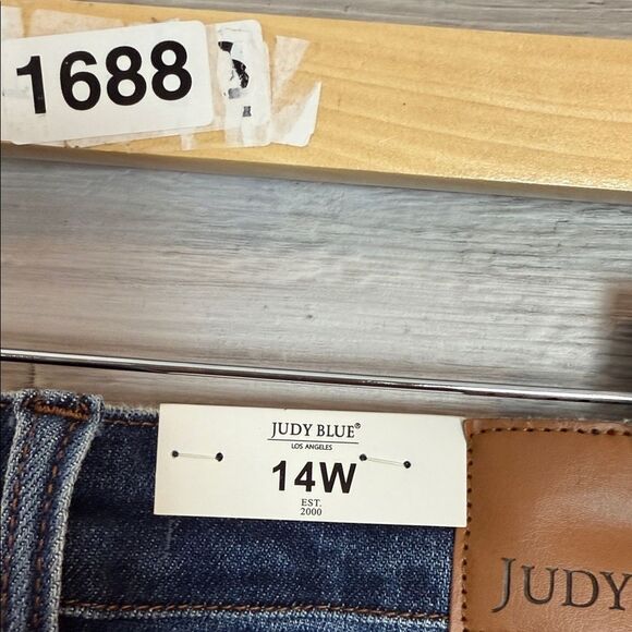 Judy Blue Dark Wash Cropped Jeans - Picture 2 of 5